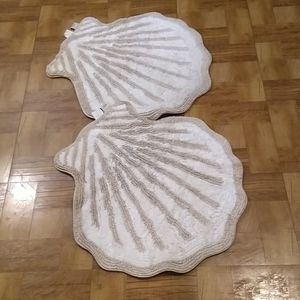 Set of two seashell floor rugs